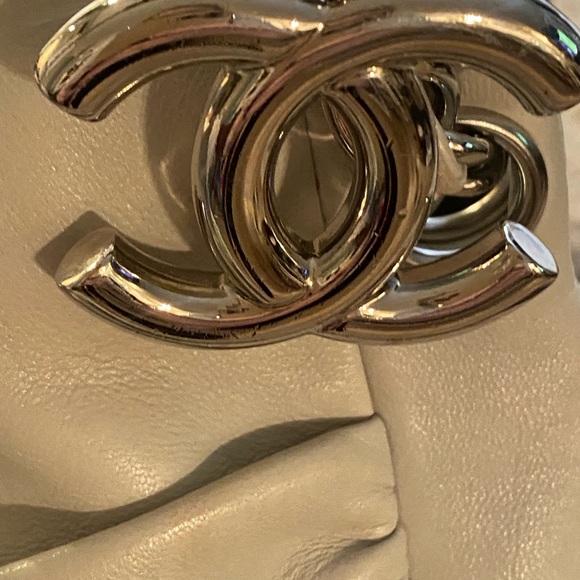 Chanel Cream Lambskin Sharpei Chain Shoulder Bag - Picture 8 of 13